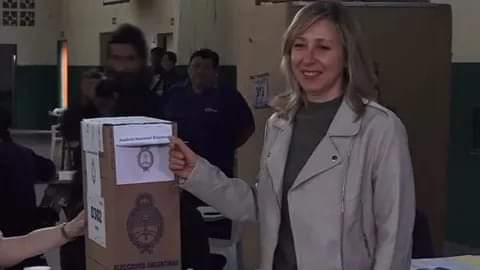 MIRIAN BREGMAN, LA PRIMERA CANDIDATA PRESIDENCIAL EN EMITIR SU VOTO: