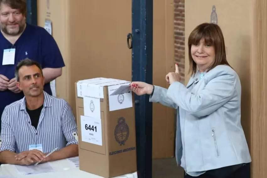 PATRICIA BULLRICH VOTÓ EN LA RURAL: 