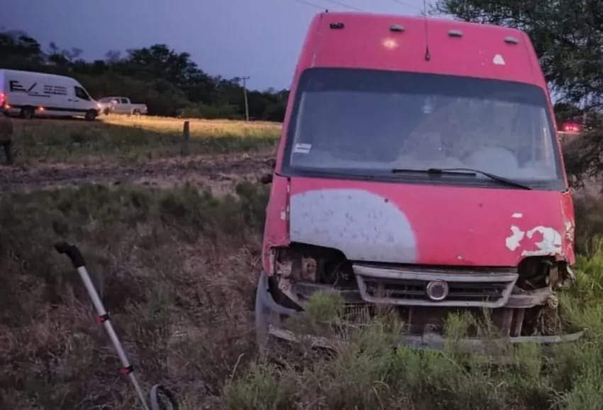 MURIÓ UN MOTOCICLISTA DE 18 AÑOS TRAS FUERTE ACCIDENTE DE TRÁNSITO CON UNA TRAFIC EN RUTA 95.