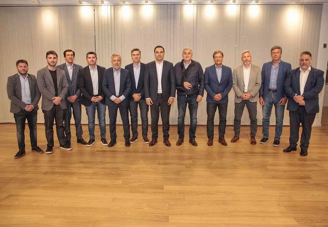 LOS GOBERNADORES ELECTOS Y EN EJERCICIO DE JUNTOS POR EL CAMBIO RATIFICAMOS, SOSTENEMOS Y GARANTIZAMOS LA UNIDAD DE LA COALICIÓN.