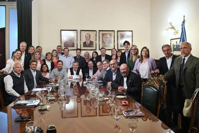 LOS SENADORES DE JXC RATIFICARON LA UNIDAD DEL ESPACIO Y SE MANTIENEN NEUTRALES DE CARA AL BALOTAJE.