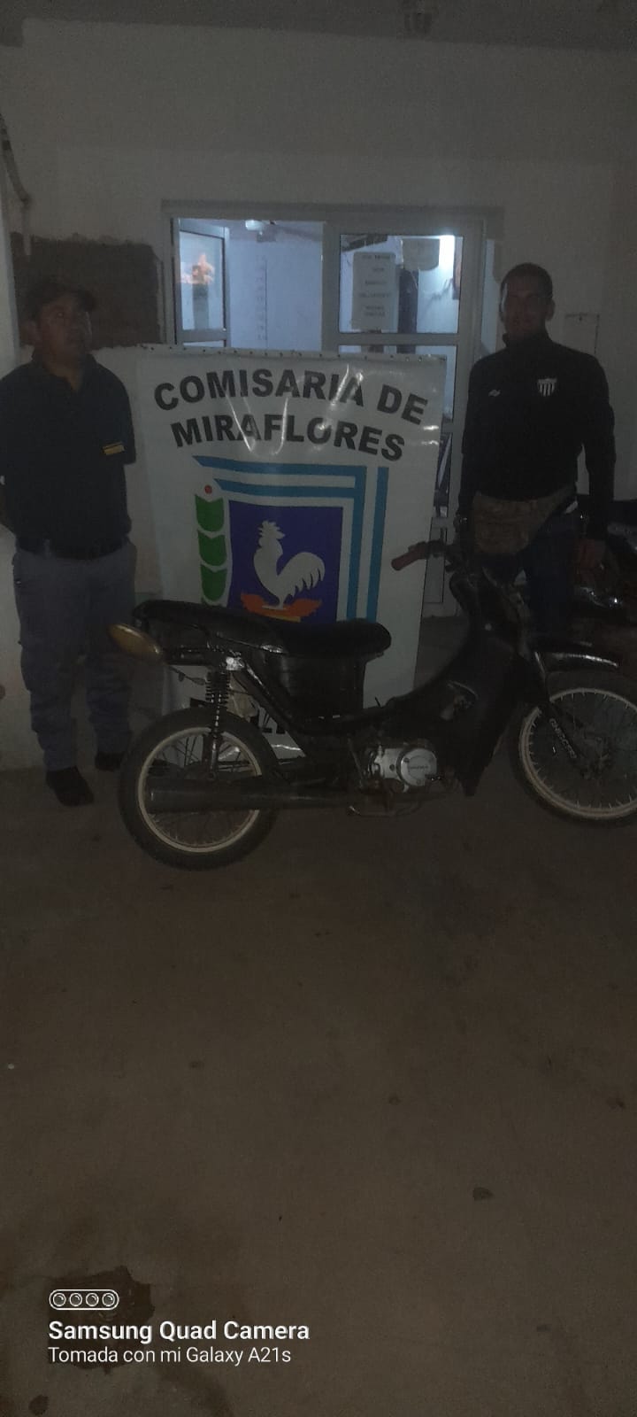 POLICIA LOCAL RECUPERA UNA MOTOCICLETA SUSTRAÍDA A UNA VECINA EN MIRAFLORES. 