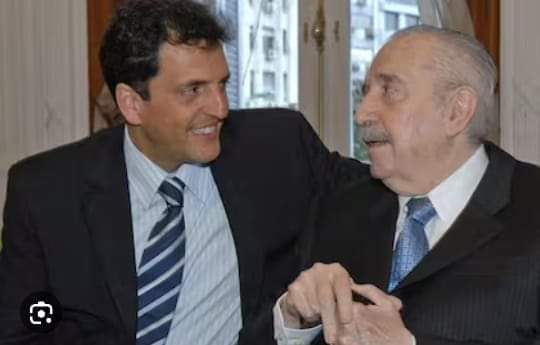 GUIÑO AL RADICALISMO: SERGIO MASSA COMPARTIÓ UNA FOTO CON RAÚL ALFONSÍN Y CRITICÓ LOS 