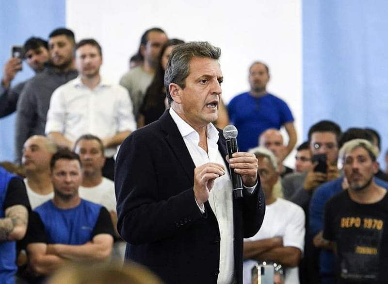 MASSA HOMENAJEÓ A ALFONSÍN Y ASEGURÓ QUE NO ES KIRCHNERISTA: