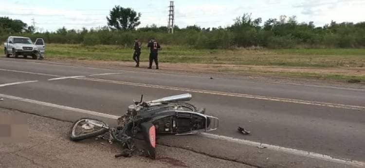 TRÁGICO SINIESTRO: MURIÓ UN JÓVEN MOTOCICLISTA EN UN CRUCE DE LA RUTA 16.