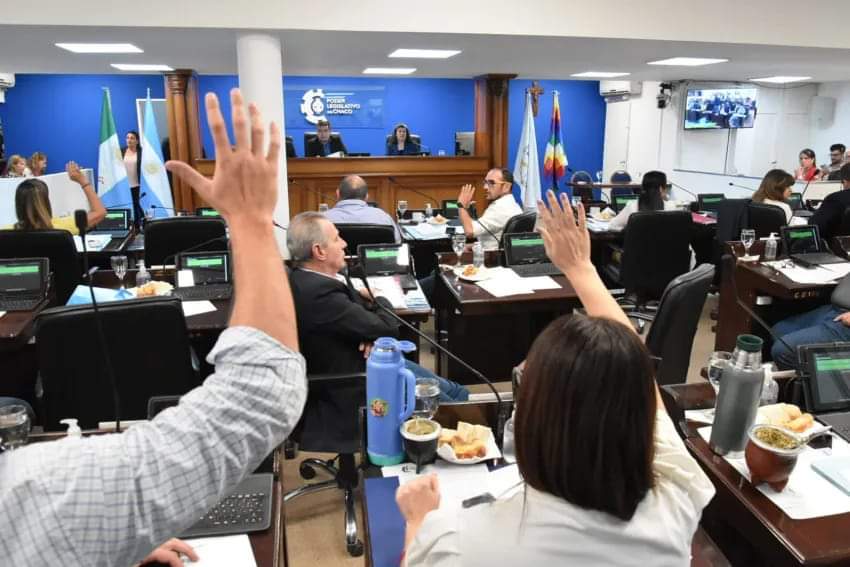 EL OFICIALISMO MUEVE SUS ÚLTIMAS FICHAS PARA EFECTIVIZAR PASES A PLANTA: ACUDE A LA JUSTICIA Y ESPERA UNA LEY QUE LO RATIFIQUE. 