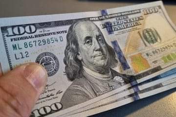 EL DOLAR BLUE SUFRIÓ UNA CAÍDA DE 50 PESOS EN LA JORNADA Y CERRÓ A $920 PARA LA VENTA. 