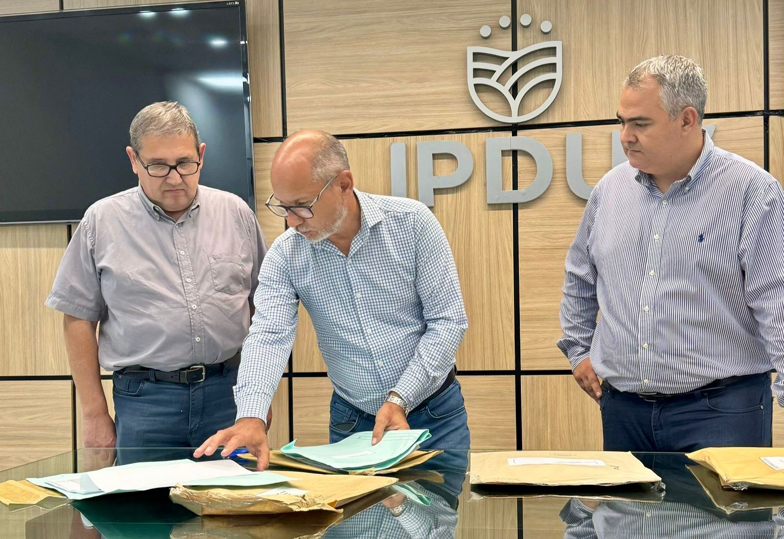 CHOROTIS: APERTURA DE SOBRES PARA OBRAS DE INFRAESTRUCTURA.