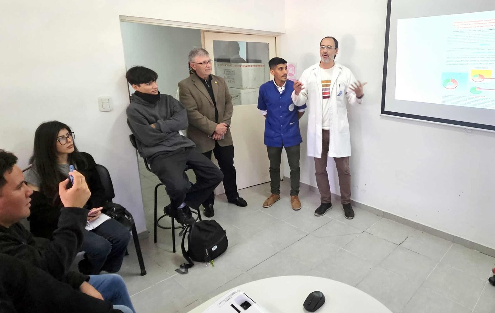 ESTUDIANTES DE BARRANQUERAS VISITARON EL LABORATORIO DE AGUAS DE APA.