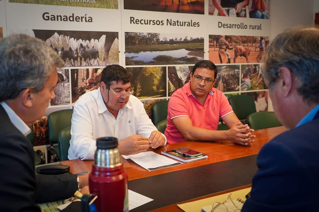 EL MINISTRO DE LA PRODUCCIÓN SE REUNIÓ CON EL DIRECTOR REGIONAL CHACO-FORMOSA DEL SENASA.