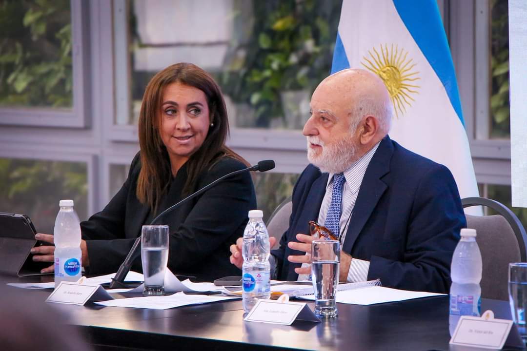 EL GOBERNADOR ZDERO ACOMPAÑÓ LA JORNADA DE DERECHO PÚBLICO “LEY DE BASES Y SUS IMPLICANCIAS EN LOS ORDENAMIENTOS NACIONALES Y LOCALES”.