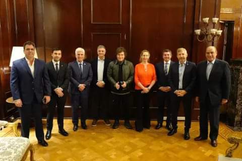 MILEI ALMORZÓ CON GOBERNADORES DEL PRO: RUMBO ECONÓMICO, PRESUPUESTO, Y RECLAMOS, LOS EJES DEL ENCUENTRO.