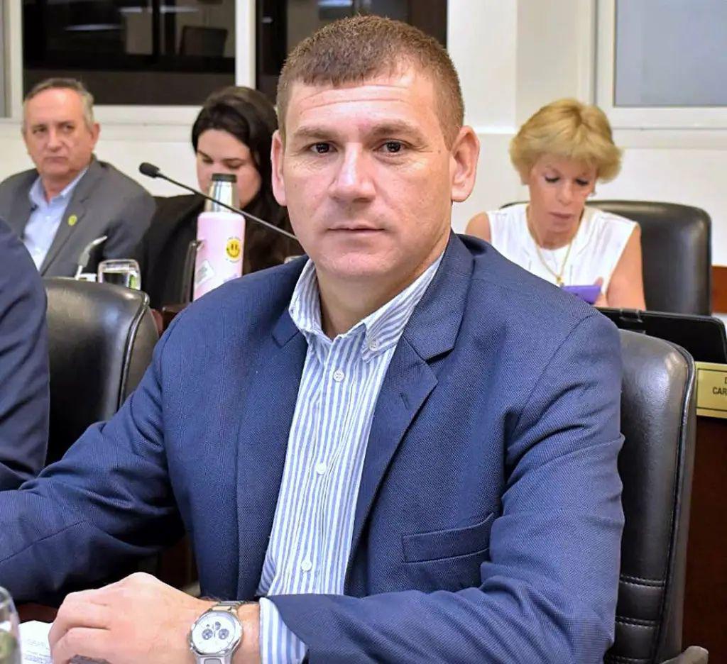 LAZZARINI CRUZÓ A PÍO SANDER: “ES INADMISIBLE QUE SE ADJUDIQUE OBRAS DEL GOBIERNO PROVINCIAL.