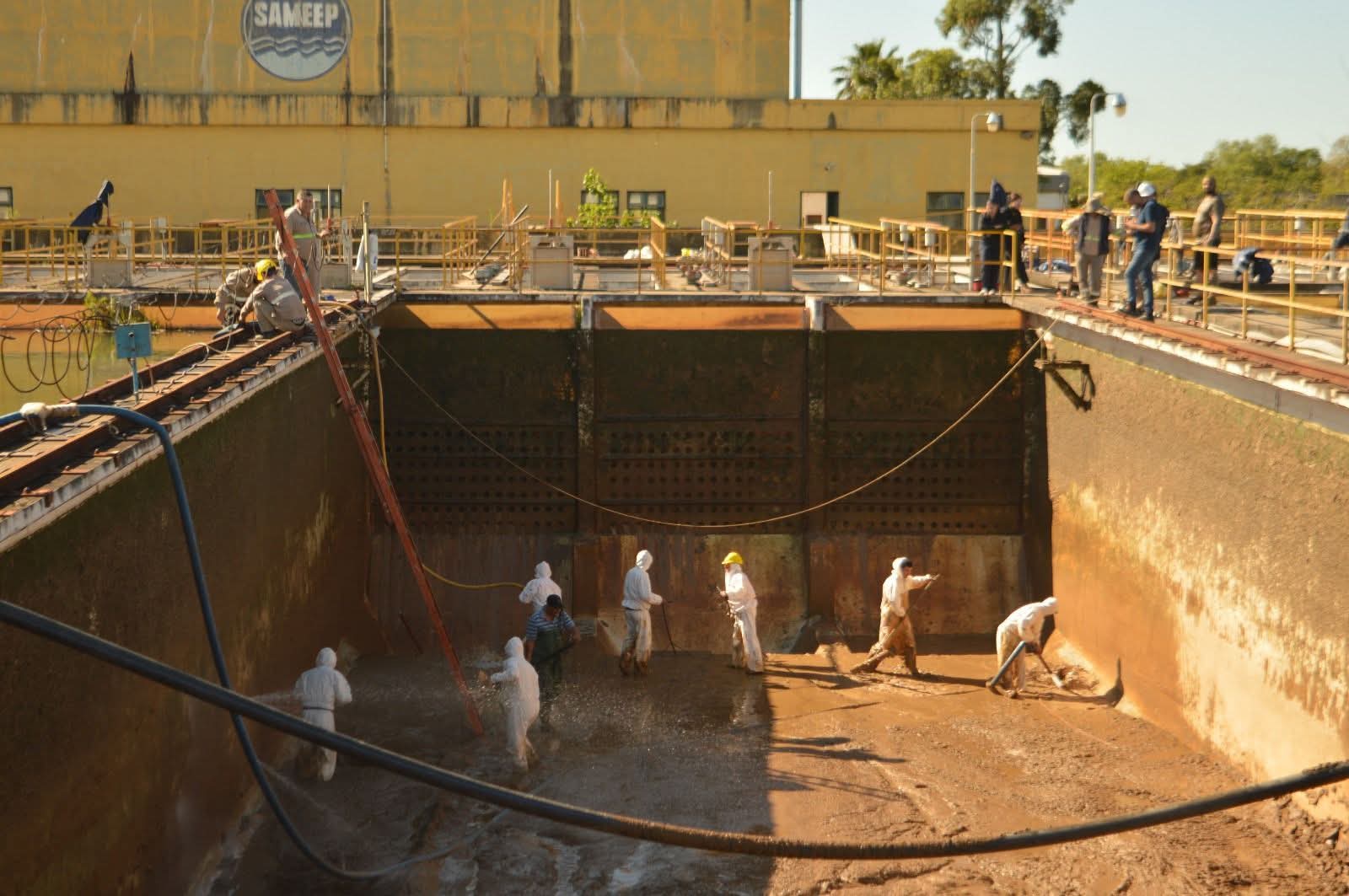 SAMEEP REALIZÓ LIMPIEZA DE DECANTADORES EN LA PLANTA POTABILIZADORA PARA MEJORAR EL SERVICIO EN EL AMGRA.