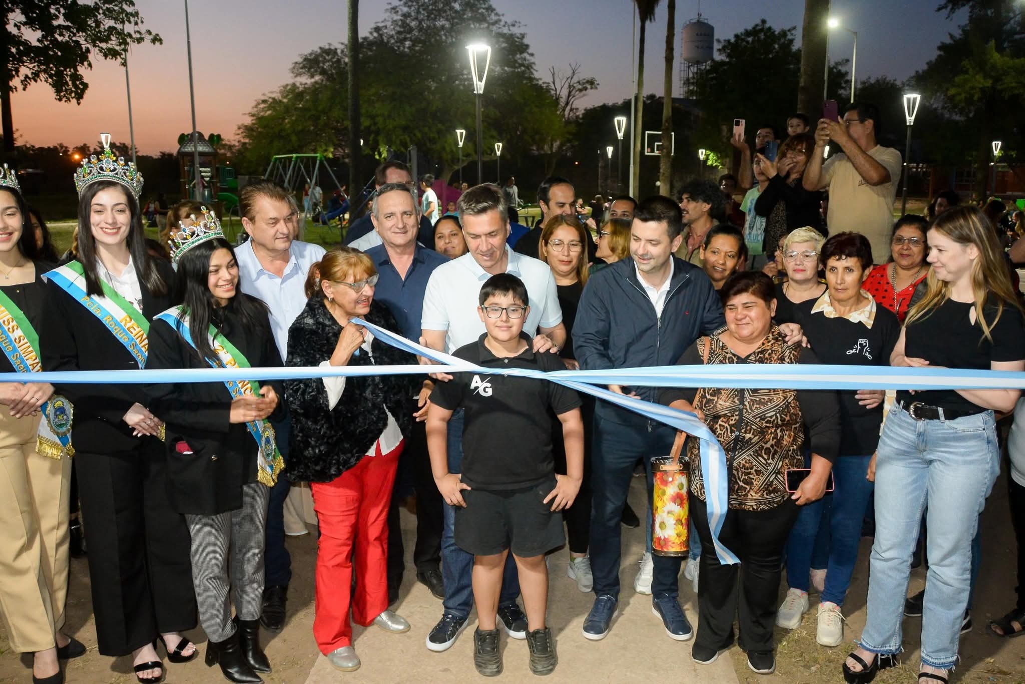 SÁENZ PEÑA TIENE UNA PLAZA RENOVADA: “ES UN ESFUERZO COMPARTIDO QUE LE CAMBIA LA VIDA A LA GENTE” DIJO EL GOBERNADOR ZDERO.