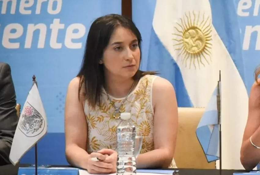 LA OPOSICIÓN PIDE QUE SE INVESTIGUE A PÍA CAVANA POR SUPUESTAS COMPRAS DIRECTAS POR LA SUMA DE $ 500 MILLONES. 