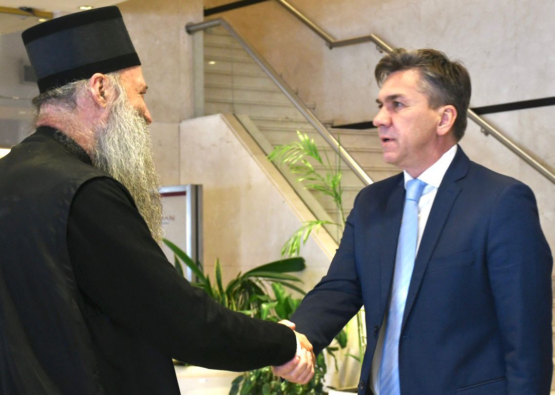 LEANDRO ZDERO MANTUVO UN ENCUENTRO PROTOCOLAR CON SU SANTIDAD PORFIRIJE, PATRIARCA DE LA IGLESIA ORTODOXA SERBIA.