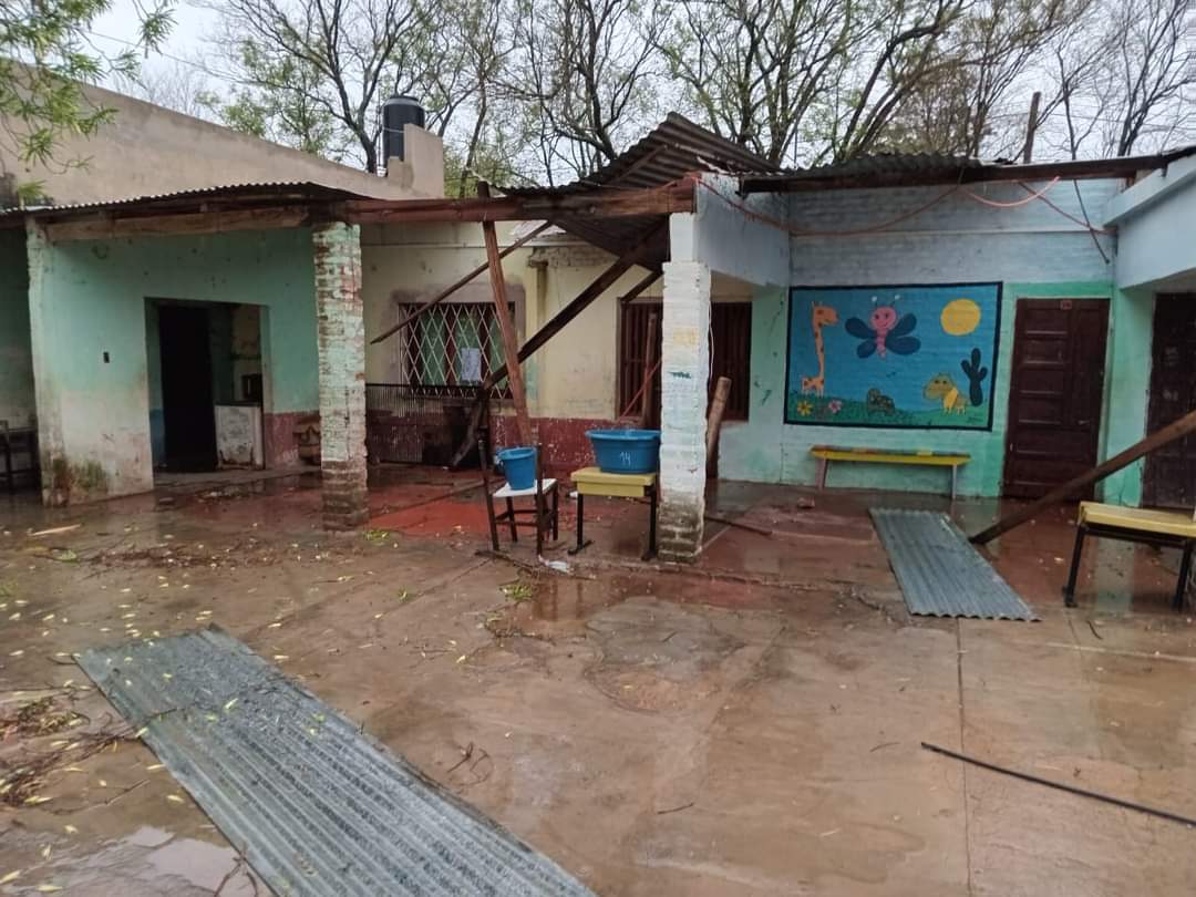 FUERTE TEMPORAL DEJO IMPORTANTES DESTROZOS EN VILLA RÍO BERMEJITO. 
