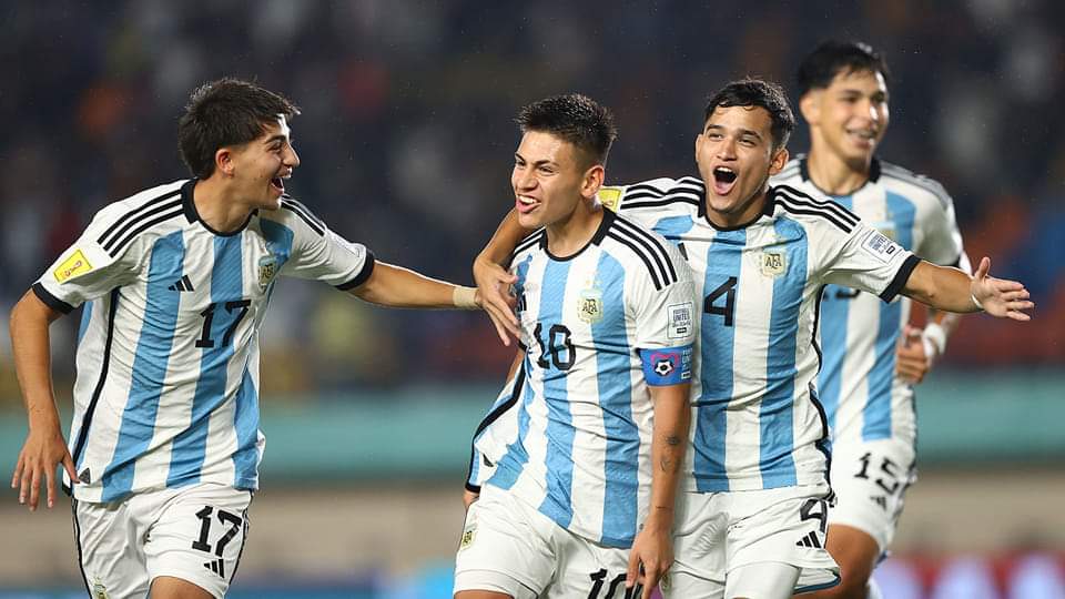 LA SELECCIÓN ARGENTINA SUB 17 VENCIÓ A JAPÓN Y QUEDÓ A UN PASO DE CLASIFICAR A OCTAVOS EN EL MUNDIAL.