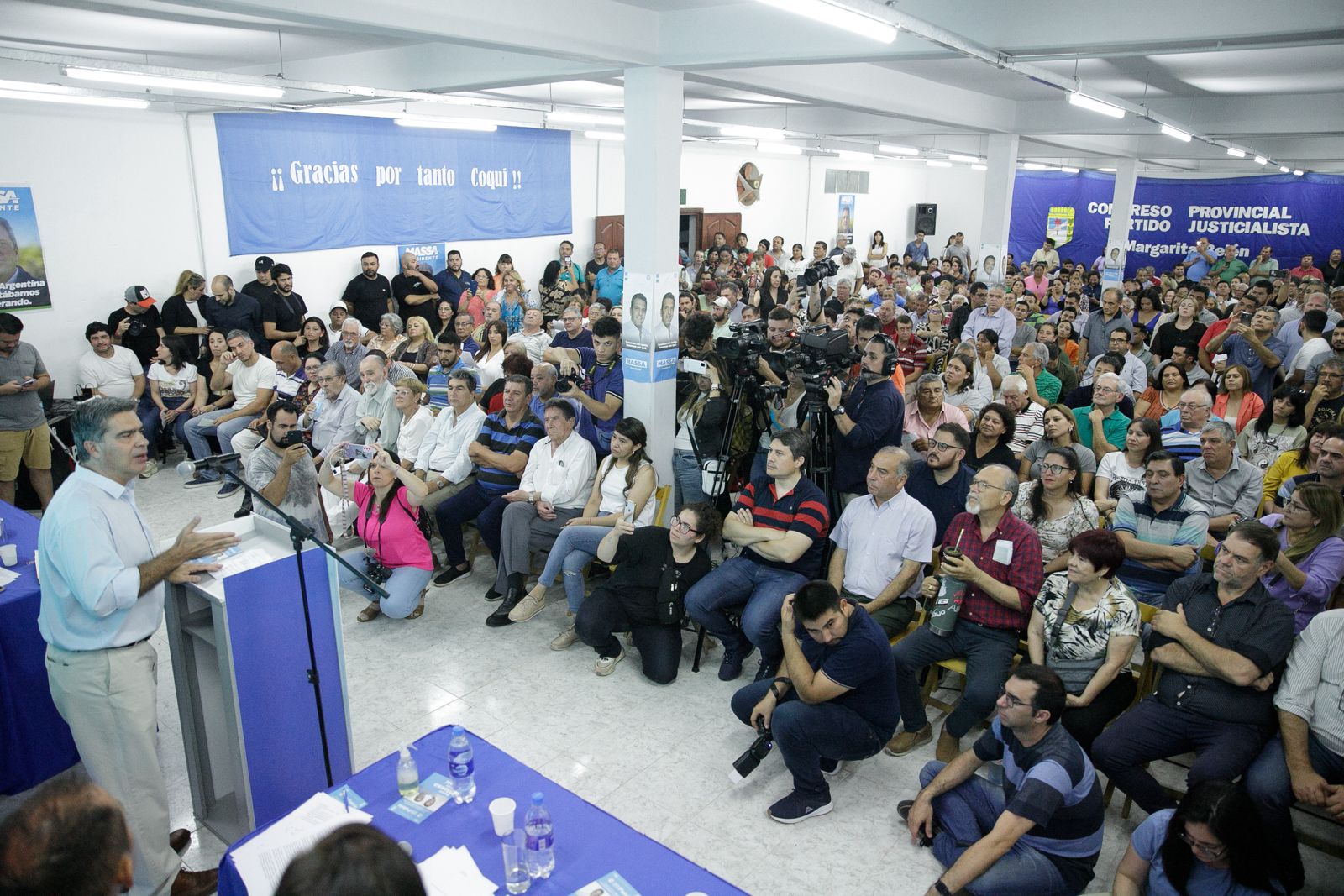 CAPITANICH CERRÓ EL CONGRESO DEL PJ CON UN CONTUNDENTE APOYO A SERGIO MASSA: 