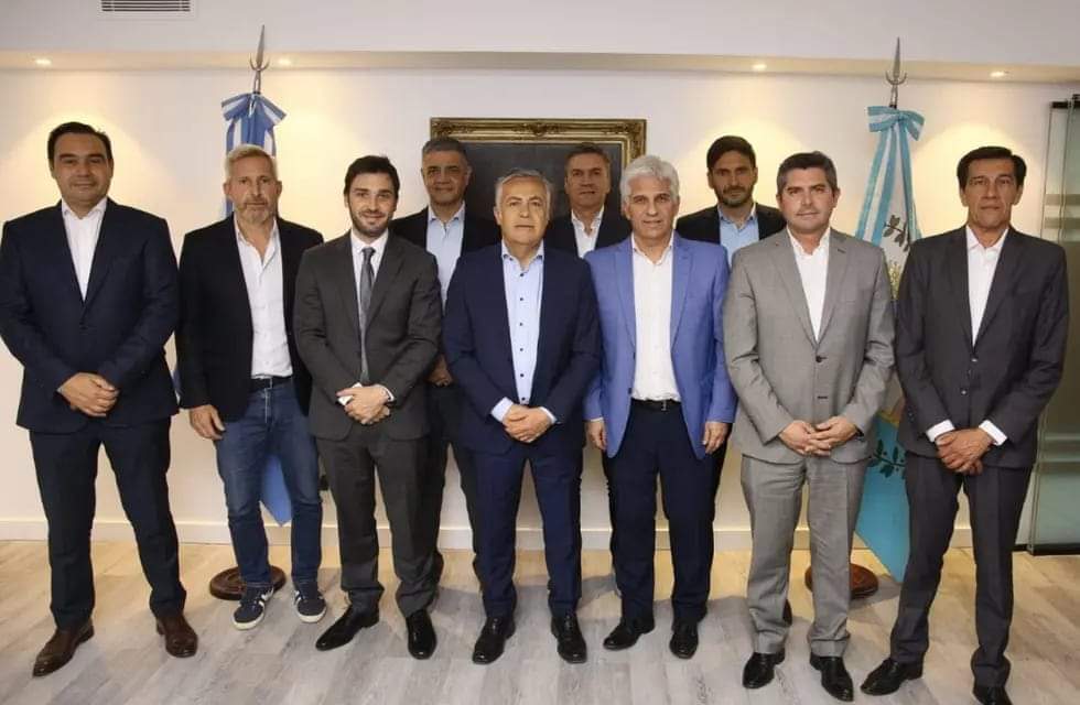 GOBERNADORES DE JUNTOS POR EL CAMBIO SE COMPROMETIERON A CONTRIBUIR A LA GOBERNABILIDAD DE MILEI 