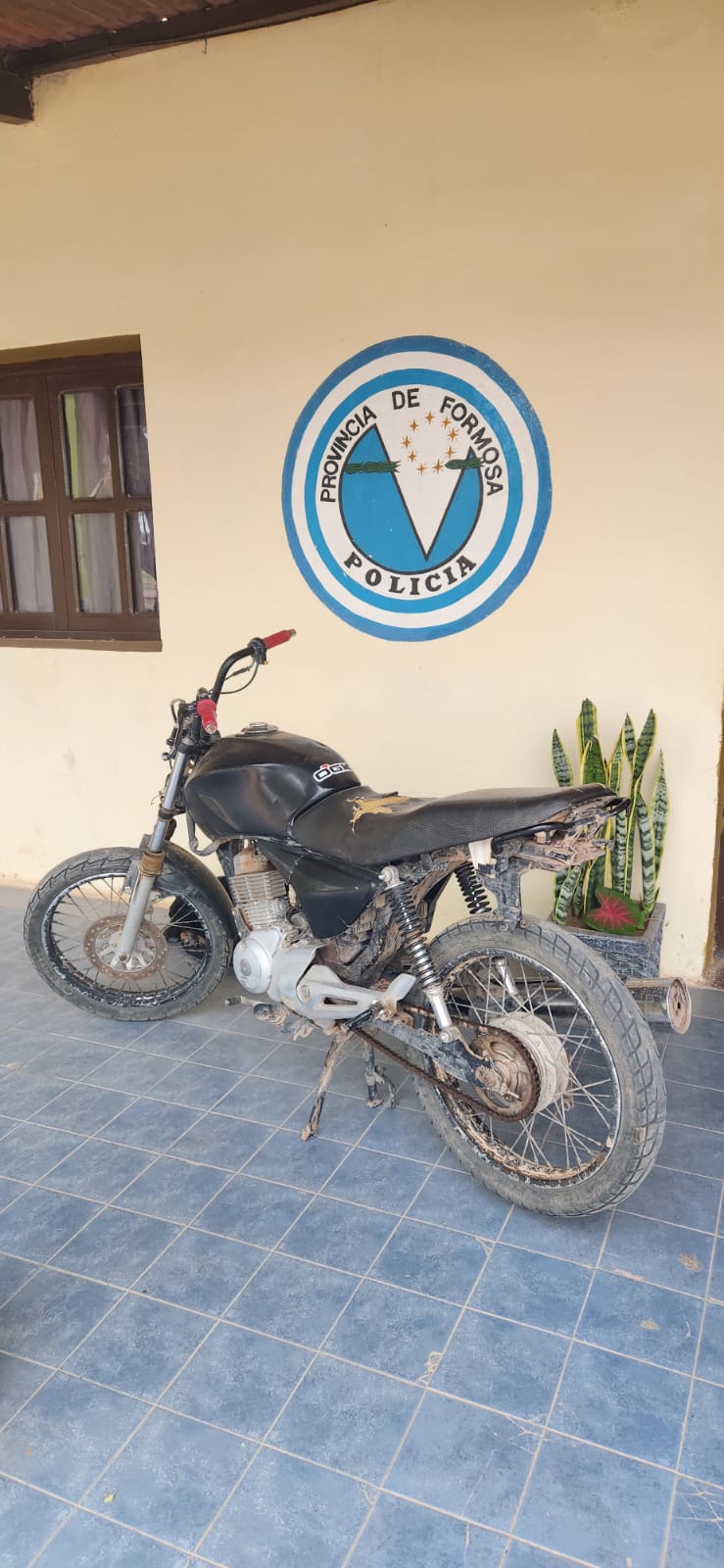 POLICIA DE FORMOSA RECUPERA MOTOCICLETA QUE TENÍA PEDIDO DE SECUESTRO EN LA PROVINCIA DEL CHACO.