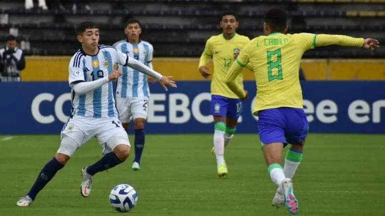 HISTÓRICO TRIUNFO DE ARGENTINA: GOLEÓ A BRASIL 3-0 Y SE CLASIFICÓ A SEMIFINALES DEL MUNDIAL SUB 17.
