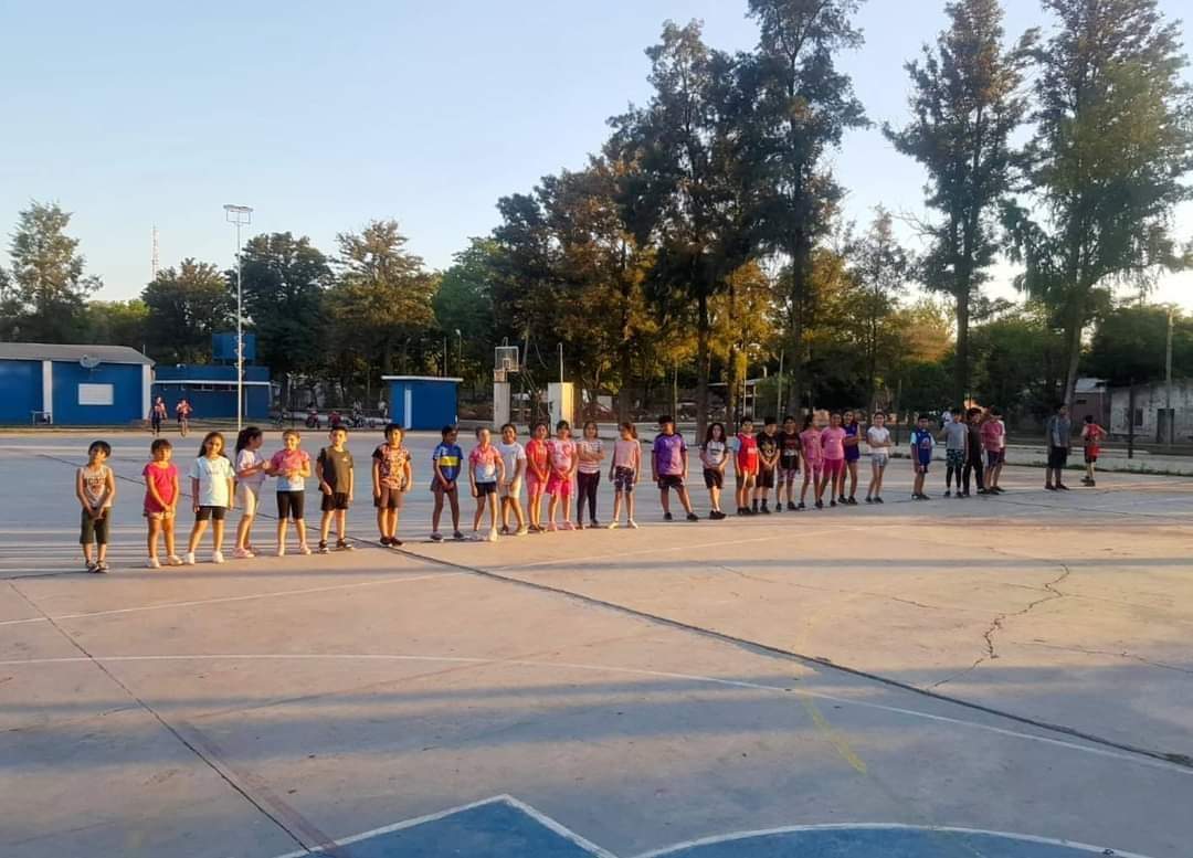 ESCUELA DE BÁSQUETBOL MUNICIPAL DE MIRAFLORES.