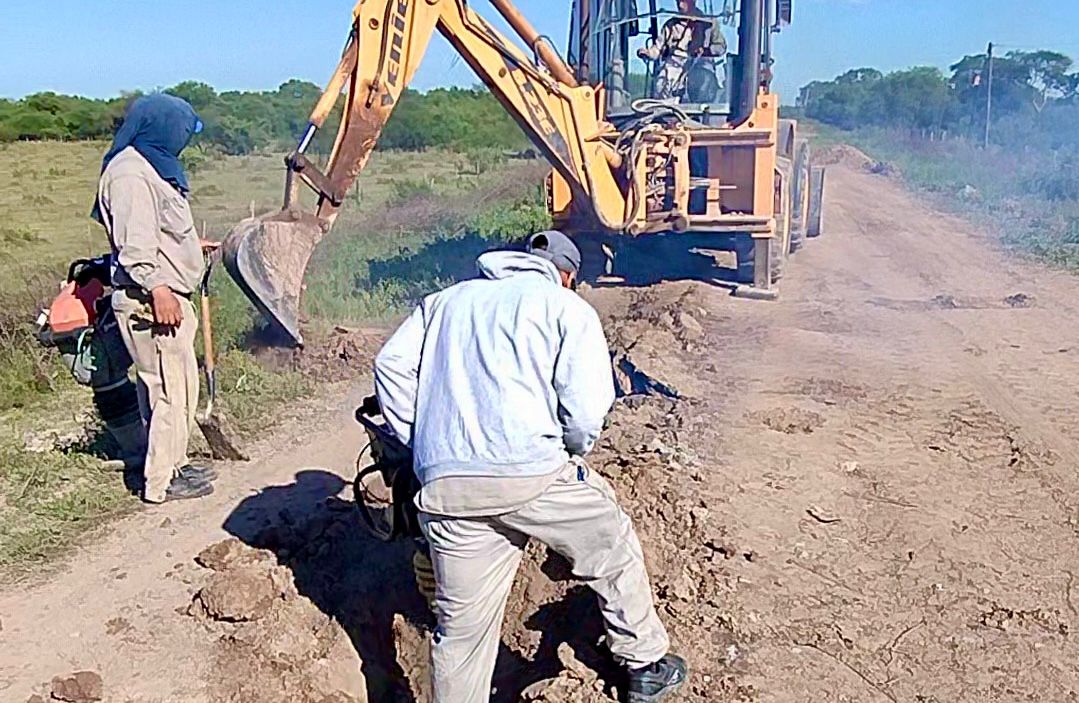 LA APA CONTINÚA CON EL PLAN DE MANTENIMIENTO Y RESTAURACIÓN DEL SISTEMA DE DEFENSAS DEL GRAN RESISTENCIA.