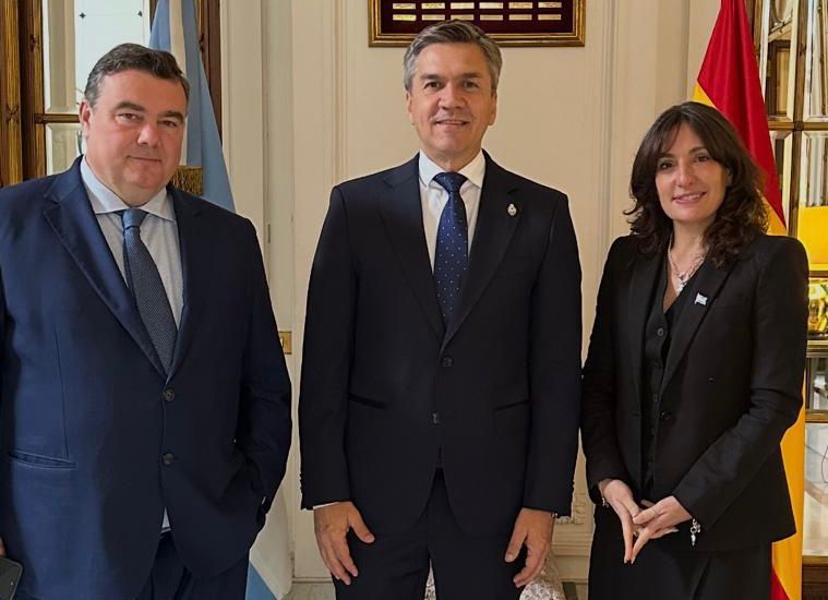 ZDERO SE REUNIÓ CON AUTORIDADES DEL BBVA Y AVANZÓ EN GESTIONES PARA ATRAER INVERSIONES AL CHACO.