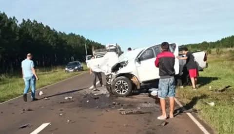 TRAGEDIA EN CORRIENTES: UN CHOQUE FRONTAL ENTRE DOS CAMIONETAS DEJÓ CUATRO MUERTOS.