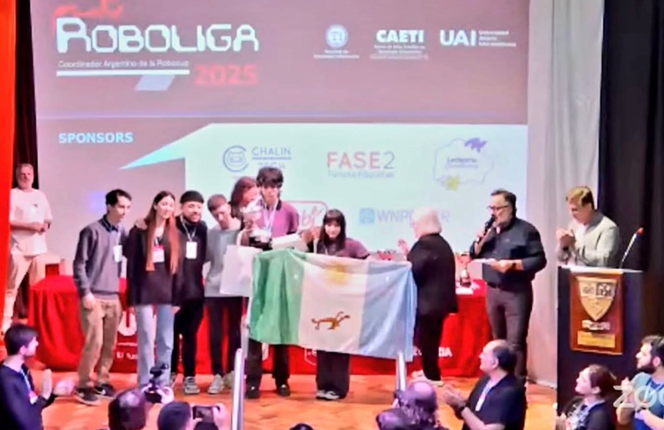 OTRO PREMIO PARA EL CHACO: ESTUDIANTES DE LA EET N° 2 GANARON EL PRIMER PUESTO EN LA ROBOLIGA 2025.