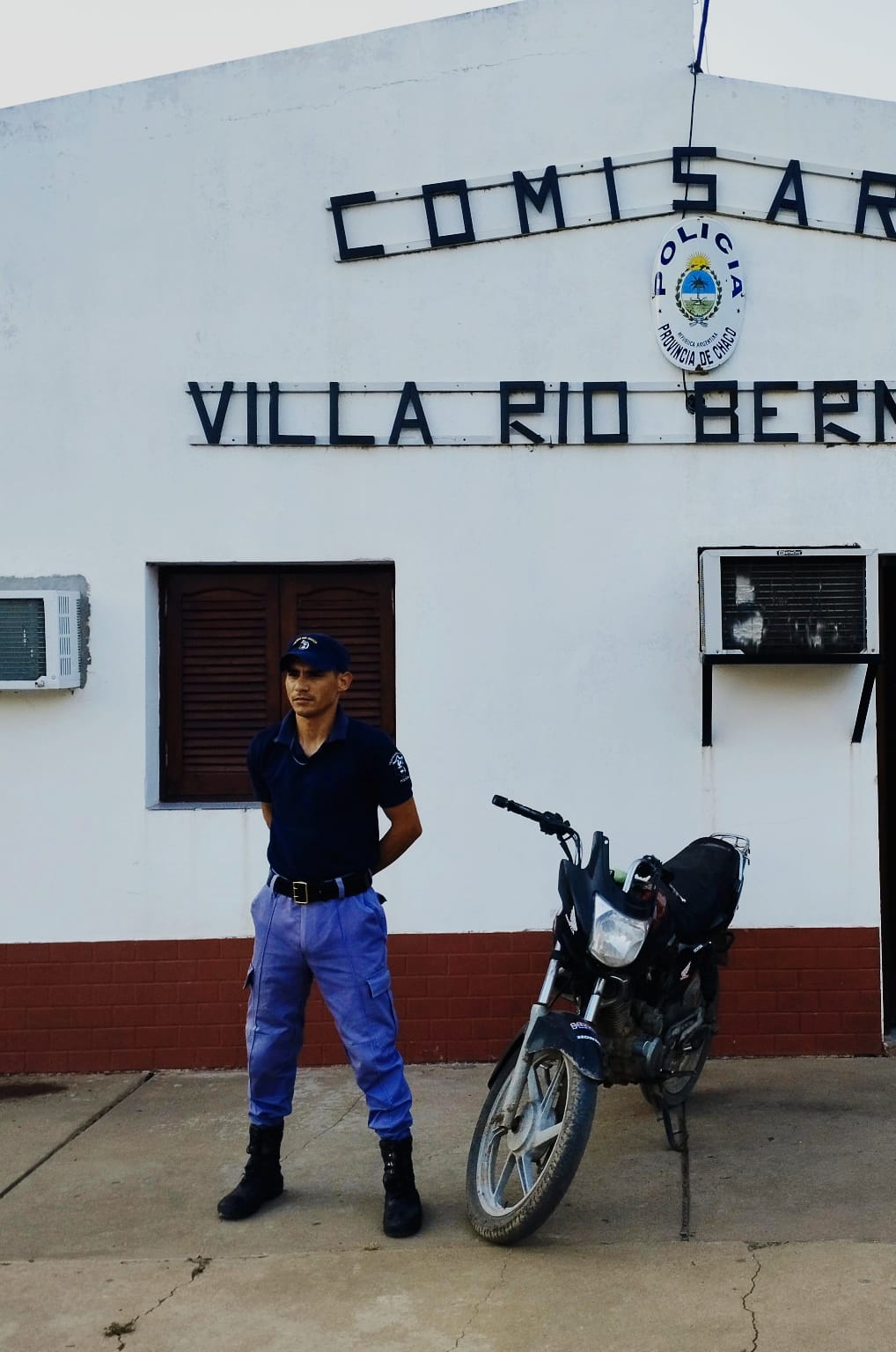 VILLA RÍO BERMEJITO: POLICIA LOCAL RECUPERA ELEMENTOS SUSTRAÍDOS PERTENECIENTE A UNA AMA DE CASA. EL AUTOR QUEDA DETENIDO. 