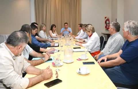 LEANDRO ZDERO SE REUNIÓ CON SU GABINETE A MENOS DE UNA SEMANA DE ASUMIR COMO GOBERNADOR. 