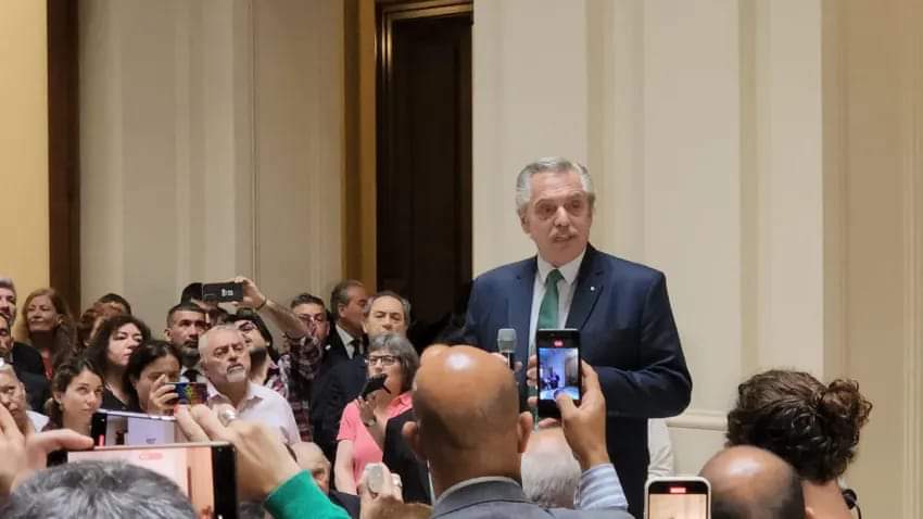 ALBERTO FERNÁNDEZ SE DESPIDIÓ DE LOS TRABAJADORES: 