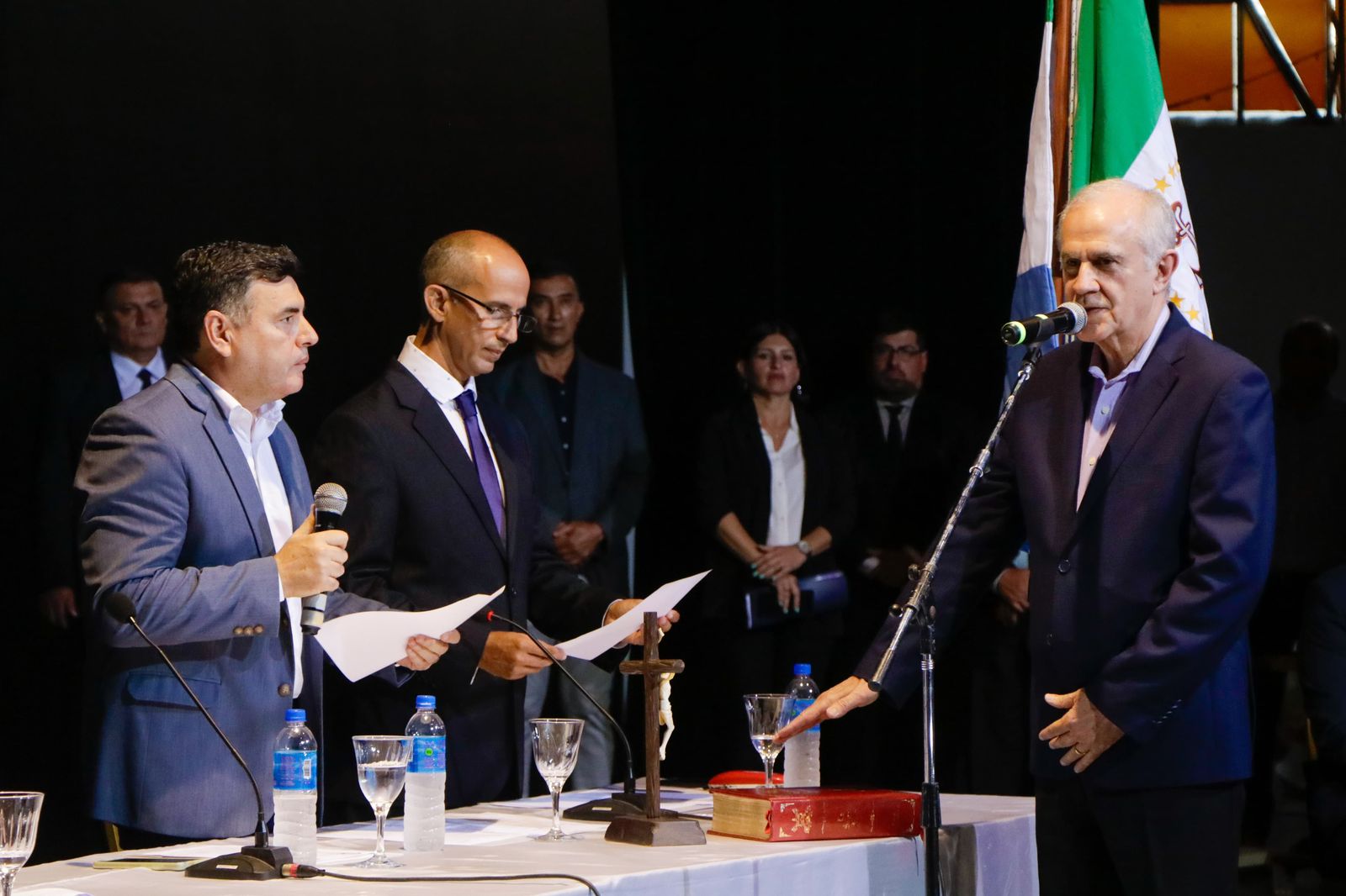ZDERO ACOMPAÑÓ EL ACTO DE ASUNCIÓN DEL INTENDENTE DE RESISTENCIA ROY NIKISCH Y ASEGURÓ QUE TRABAJARÁN JUNTOS PARA RECUPERAR LA CAPITAL CHAQUEÑA.