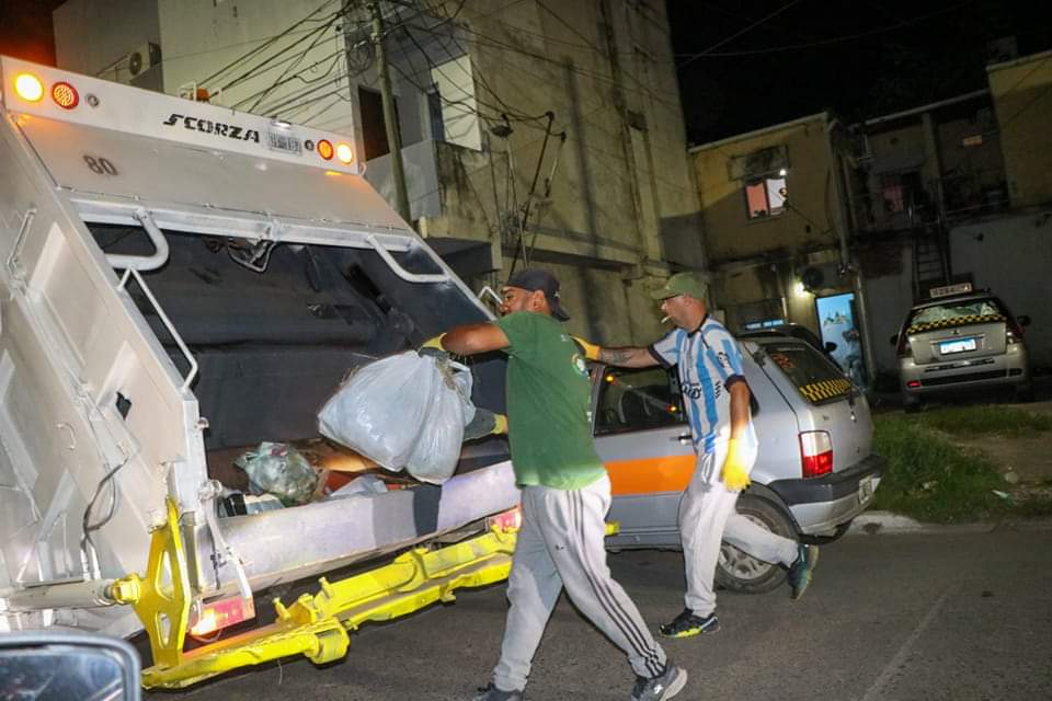 SE REINICIÓ LA RECOLECCIÓN EN RESISTENCIA TRAS EL COLAPSO DE BASURA EN CALLES Y ESPACIOS VERDES.