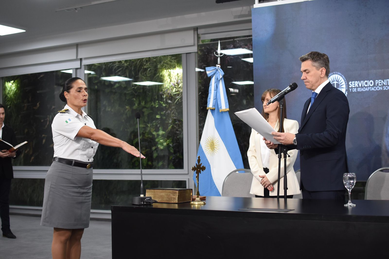 EL GOBERNADOR ZDERO TOMÓ JURAMENTO A LAS AUTORIDADES DEL SERVICIO PENITENCIARIO: “LA SEGURIDAD ES NUESTRA PRIORIDAD, POR ESO HOY TIENE RANGO DE MINISTERIO”. 