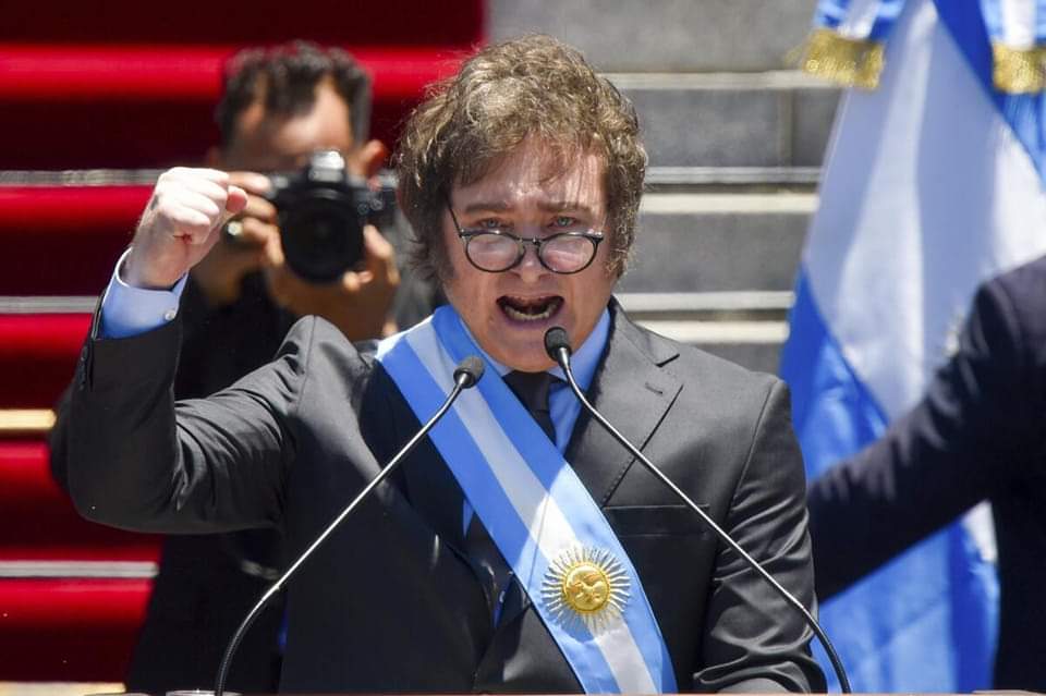 MILEI DEFINE LOS DETALLES DEL DNU QUE DESREGULARÁ LA ECONOMÍA E IMPLEMENTARÁ REFORMAS LABORALES.