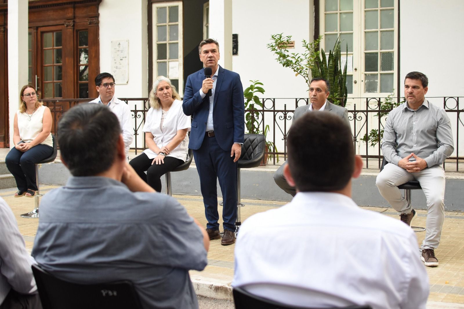 EL GOBERNADOR ZDERO PUSO EN FUNCIONES A LA INFECTÓLOGA MARÍA LAURA LESCANO AL FRENTE DEL PERRANDO.