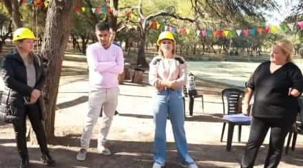 TIENE 6 AÑOS Y SU ADOPCIÓN SE COMPLETÓ CON EL ARMADO DE UNA CASITA.