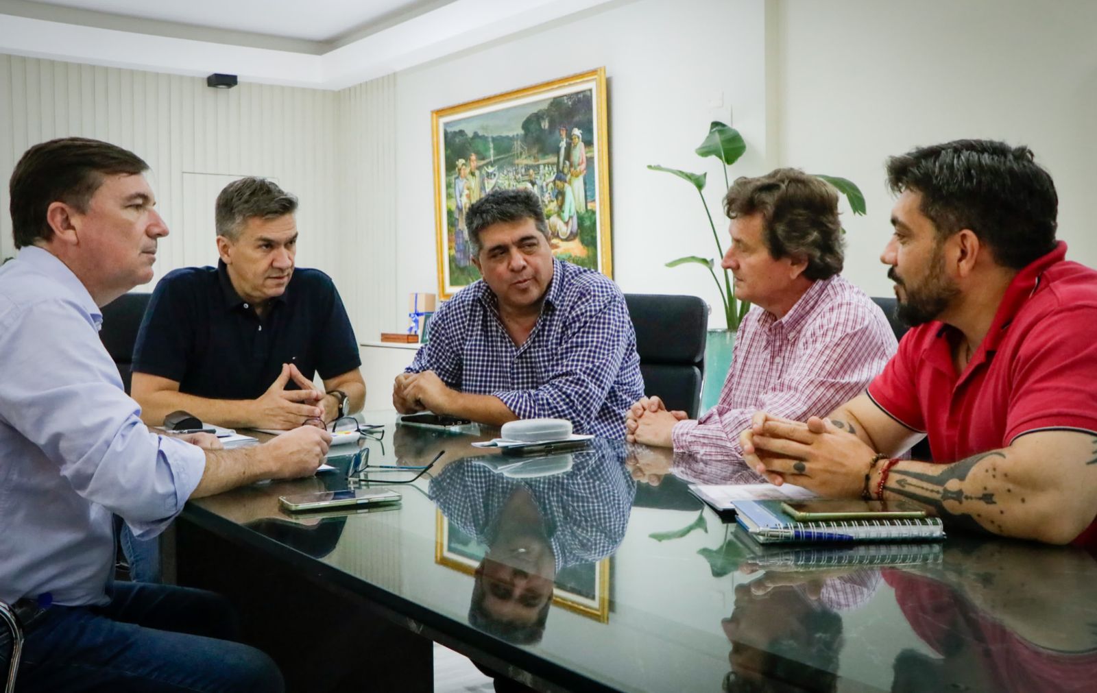 EL GOBERNADOR ZDERO RECIBIÓ AL CONSEJO PROFESIONAL DE CIENCIAS FORESTALES DEL CHACO. 