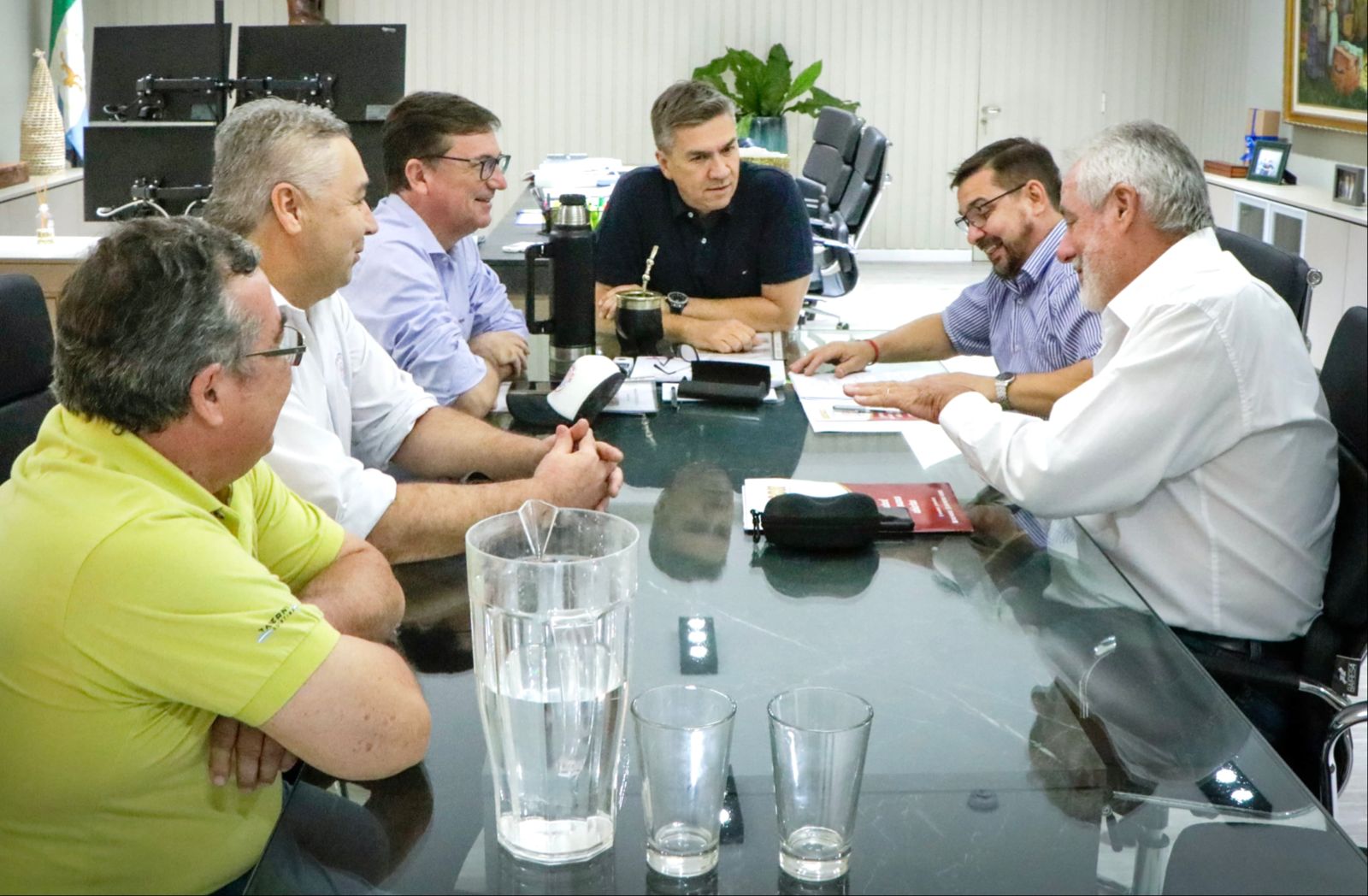 EL GOBERNADOR ZDERO SE REUNIÓ CON AMUDOCH.