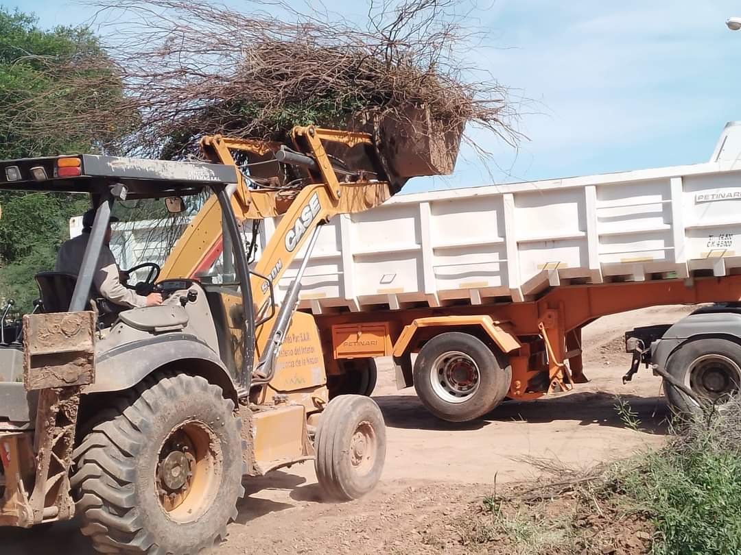 EL MUNICIPIO LOCAL REALIZÓ TRABAJOS DE RECOLECCIÓN DE RAMAS Y RESIDUOS VERDES EN EL BARRIO ISABELITA Y 40 VIVIENDAS. 