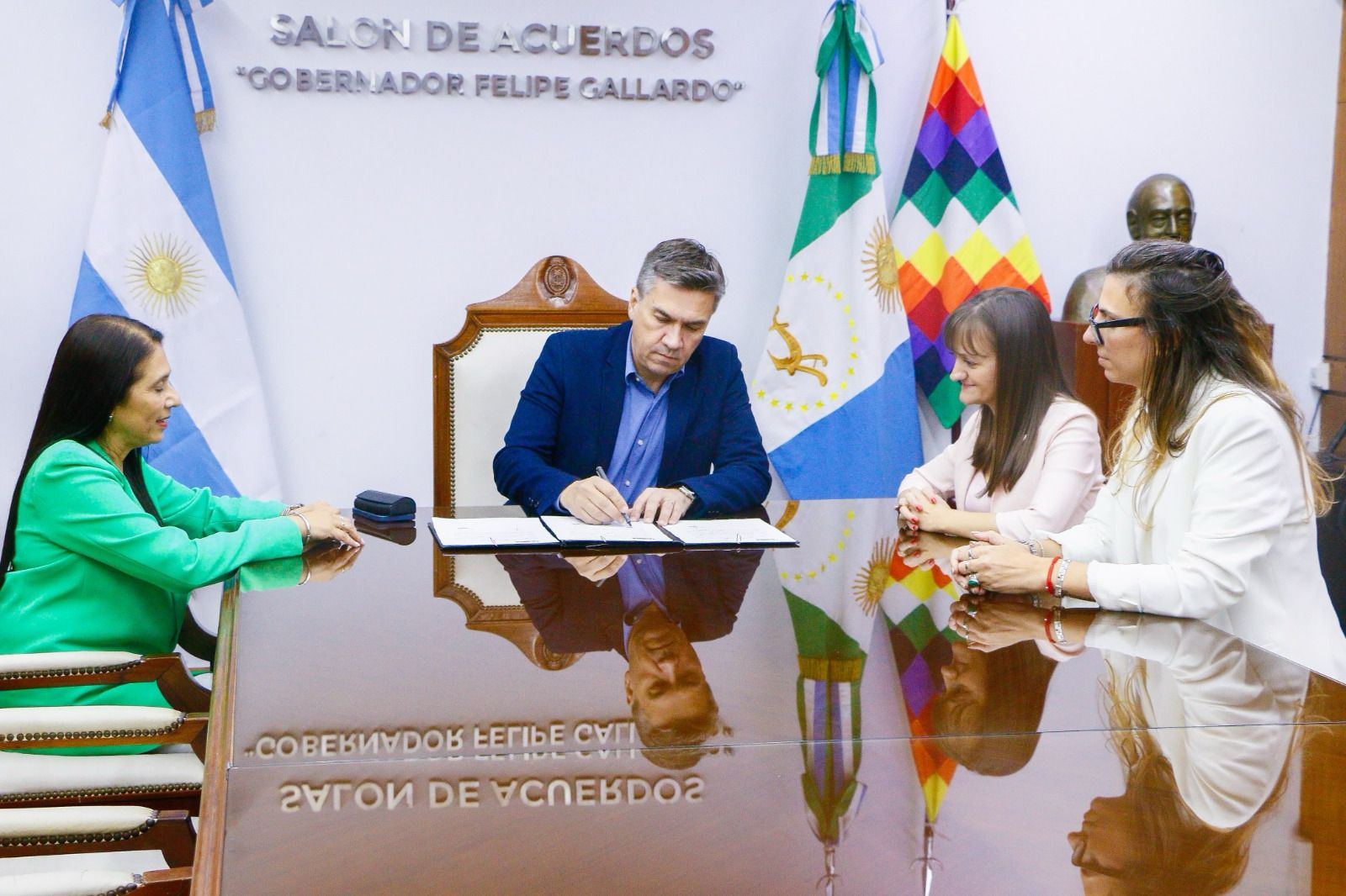 POR PRIMERA VEZ EL GOBIERNO DEL CHACO Y LA UNIVERSIDAD NACIONAL DE LOMAS DE ZAMORA FIRMAN ACUERDO PARA TRABAJAR EN CONJUNTO.