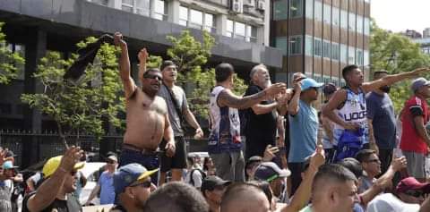 LA JUSTICIA RECHAZÓ LA CAUTELAR DE LA CGT CONTRA EL DNU DE JAVIER MILEI: LOS ARGUMENTOS DEL JUEZ.