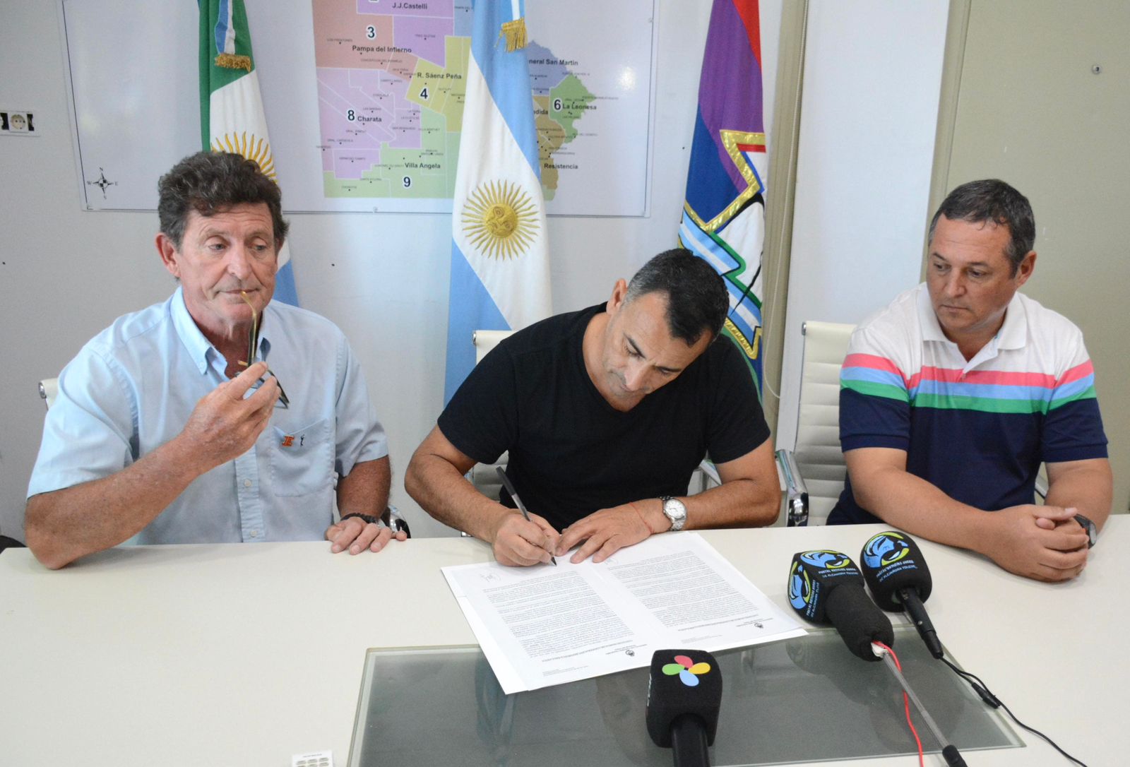 FIRMA DE CONVENIO ENTRE DEPORTES Y EL IESEF.
