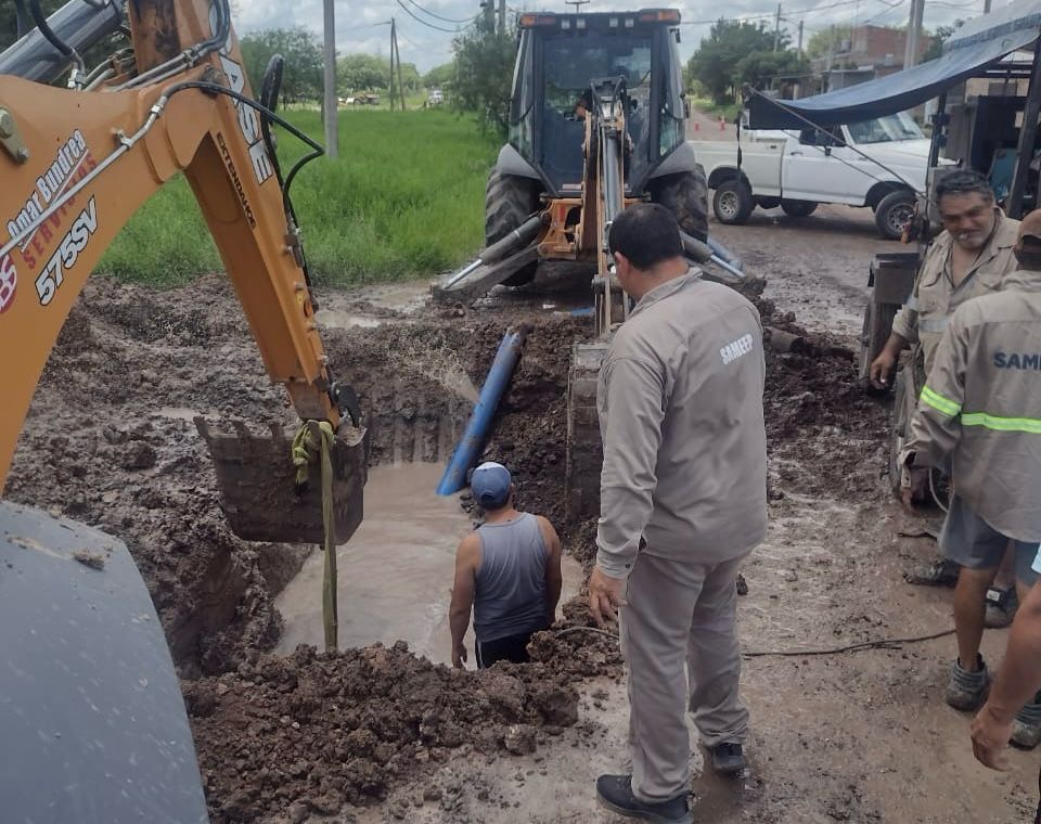 SAMEEP FINALIZÓ LA REPARACIÓN DE UNA CAÑERÍA EN LA ZONA SUR DE RESISTENCIA.