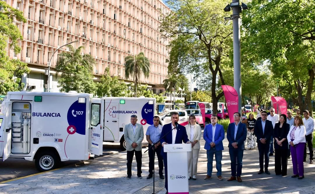 ZDERO PRESENTÓ 16 NUEVAS AMBULANCIAS QUE FORTALECERÁN LA ATENCIÓN SANITARIA PROVINCIAL Y 9 CAMIONETAS PARA DESARROLLO HUMANO.