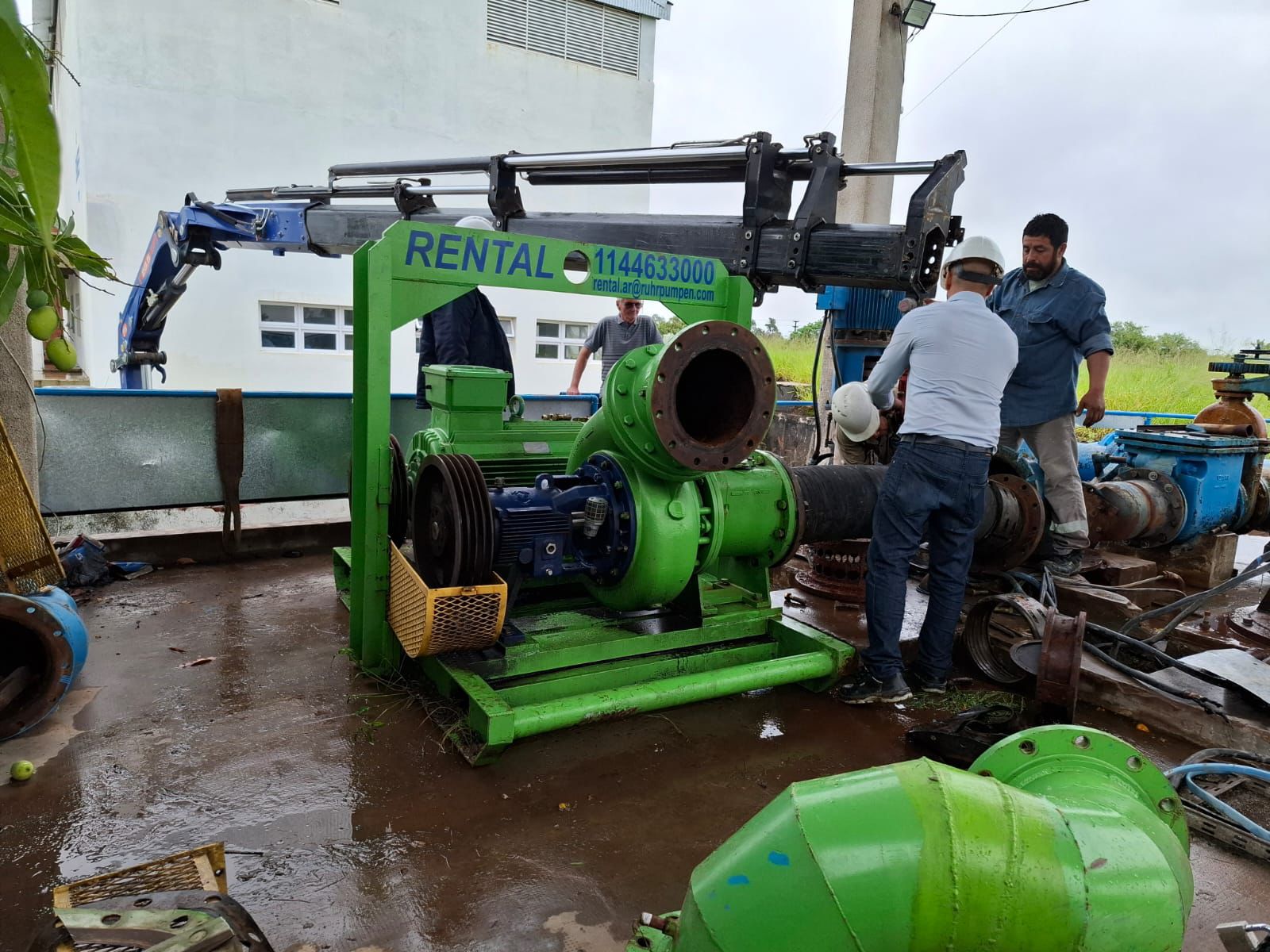 DE CARA AL VERANO, SAMEEP COMENZÓ A INSTALAR UN EQUIPO DE BOMBEO EN LA CISTERNA DE SÁENZ PEÑA.